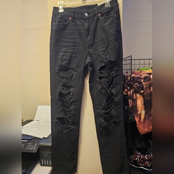 AE Strigid Ripped Mom Jean - Picture 6 of 11